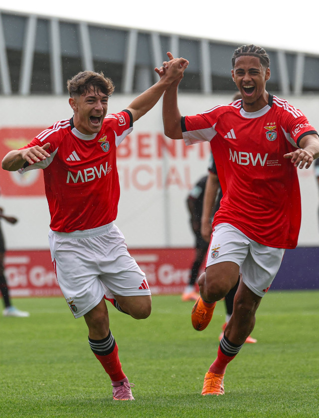Gon&#231;alo Moreira (2 buts) c&#233;l&#232;bre avec Duarte Soares