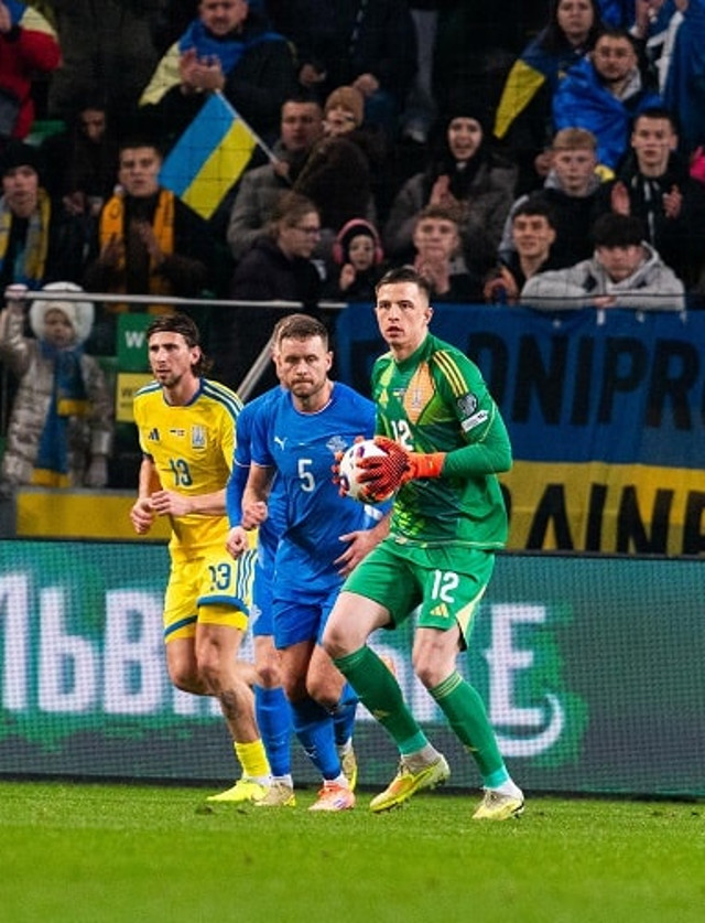 Trubin em a&#231;&#227;o pela Ucr&#226;nia diante da Isl&#226;ndia