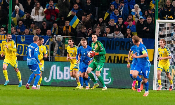 Trubin em a&#231;&#227;o pela Ucr&#226;nia diante da Isl&#226;ndia